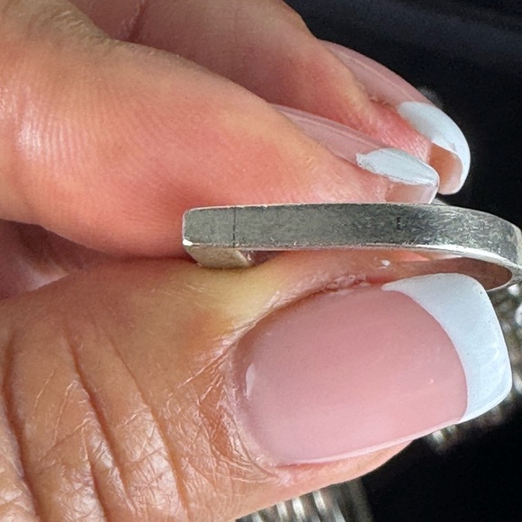 Gucci Silver Minimalist Ring with Geometric Design - Picture 3 of 16